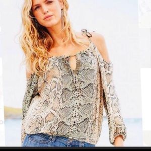 Victoria’s Secret Moda International Cold Shoulders Chiffon top - M